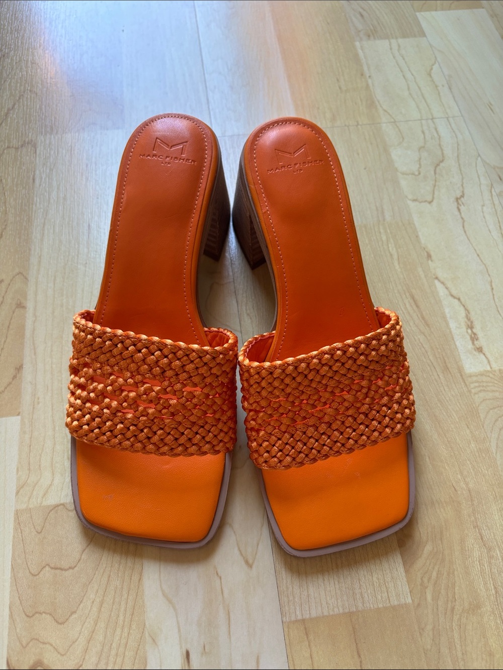 Marc Fisher LTD Jaxxon Orange Woven Slide Sandals – Never Worn size 7.5